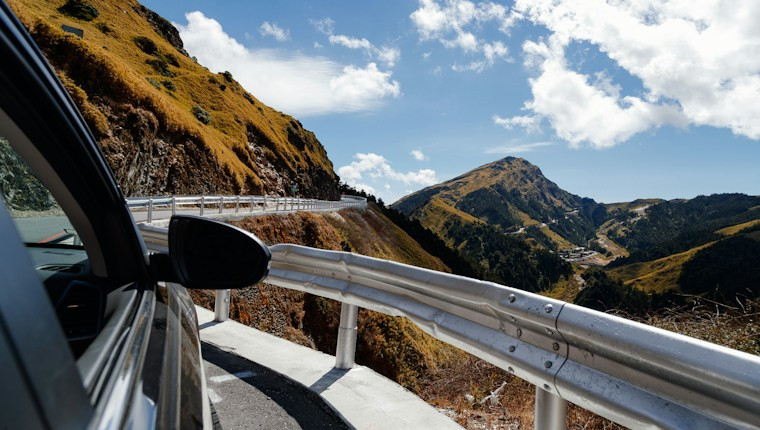 Renting a Car in Taiwan with an Indonesian Driving License: SIM + IDP, the 30-Day Rule and Switching to Right-Hand Traffic