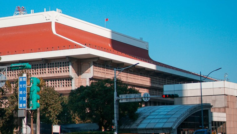 Taipei Main Station Car Rental Guide: Walking to the Branch via Exit Y19, Opening Hours & Driving Times Out of Taipei