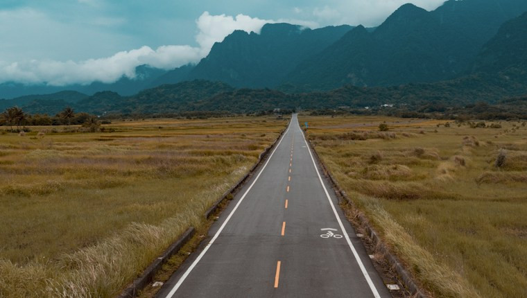 Panduan Lengkap Sewa Mobil di Taiwan untuk Wisatawan Asing (2026): SIM, Pemesanan, Pengambilan Mobil, dan Tips Berkendara